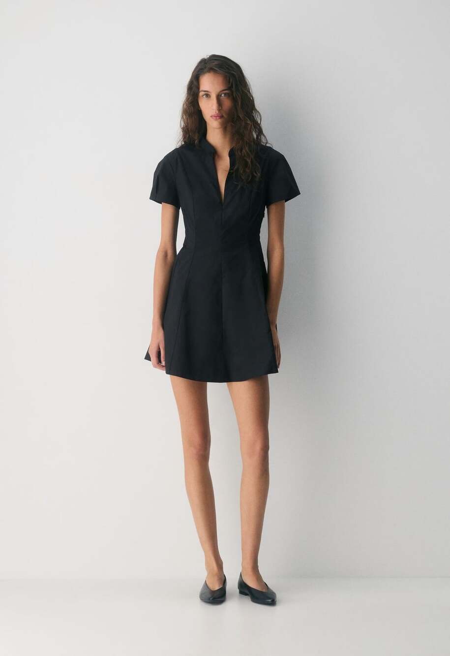 Babaton Intro Poplin Dress Size 2 Black Mini V-Neck Short Sleeve